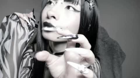 Snapshot of satanbabee_ chatting on 01-18-25, 04:04 im expecting 300 thumbs up on my altar online show from 01-18-25, 04:04