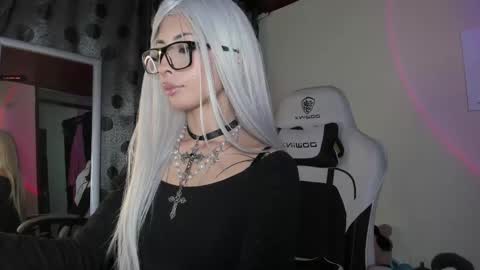 Snapshot of satanbabee_ chatting on 02-15-25, 12:37 im expecting 300 thumbs up on my altar online show from 02-15-25, 12:37