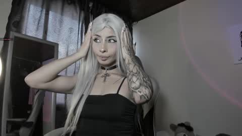 Snapshot of satanbabee_ chatting on 02-15-25, 10:42 im expecting 300 thumbs up on my altar online show from 02-15-25, 10:42