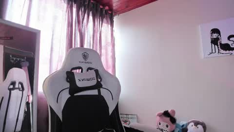 Snapshot of satanbabee_ chatting on 02-19-25, 09:47 im expecting 300 thumbs up on my altar online show from 02-19-25, 09:47