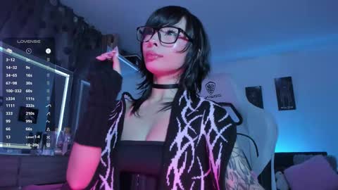 Snapshot of satanbabee_ chatting on 09-18-25, 11:51 im expecting 300 thumbs up on my altar online show from 09-18-25, 11:51