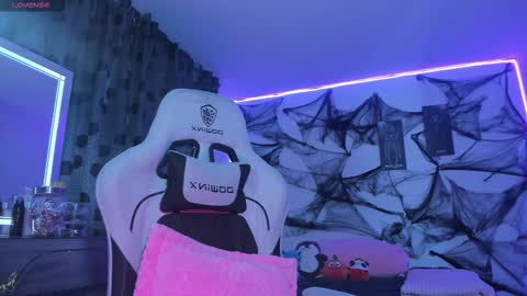 Snapshot of satanbabee_ chatting on 10-04-25, 11:36 im expecting 300 thumbs up on my altar online show from 10-04-25, 11:36