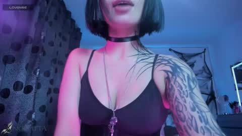 Snapshot of satanbabee_ chatting on 10-23-25, 11:14 im expecting 300 thumbs up on my altar online show from 10-23-25, 11:14