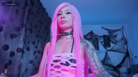 Snapshot of satanbabee_ chatting on 10-26-25, 01:00 im expecting 300 thumbs up on my altar online show from 10-26-25, 01:00