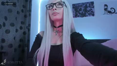 Snapshot of satanbabee_ chatting on 11-18-25, 02:06 im expecting 300 thumbs up on my altar online show from 11-18-25, 02:06