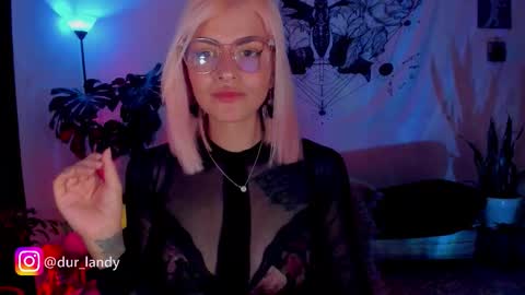 Snapshot of satomimori chatting on 11-16-25, 02:50 im Jessi Independet Model online show from 11-16-25, 02:50