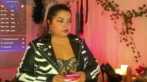Snapshot of satyn_doll chatting on 12-17-24, 12:45 Gina George online show from 12-17-24, 12:45