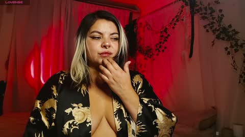 Snapshot of satyn_doll chatting on 12-28-24, 12:26 Gina George online show from 12-28-24, 12:26