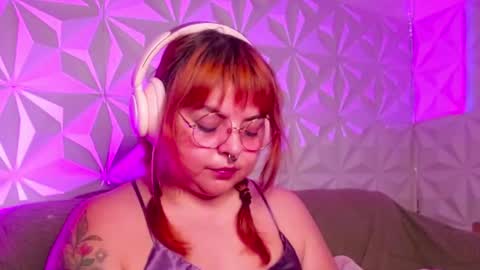 Snapshot of satyn_doll chatting on 09-09-25, 12:43 Gina George online show from 09-09-25, 12:43