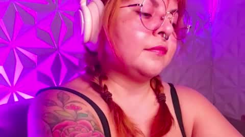 Snapshot of satyn_doll chatting on 09-12-25, 02:11 Gina George online show from 09-12-25, 02:11