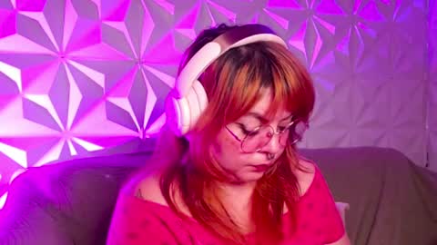 Snapshot of satyn_doll chatting on 09-17-25, 11:39 Gina George online show from 09-17-25, 11:39
