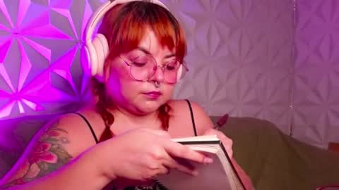 Snapshot of satyn_doll chatting on 09-20-25, 11:28 Gina George online show from 09-20-25, 11:28