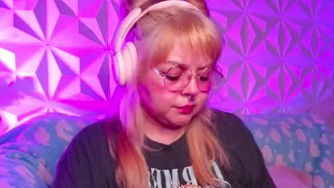 Snapshot of satyn_doll chatting on 09-27-25, 12:26 Gina George online show from 09-27-25, 12:26