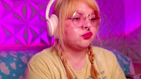 Snapshot of satyn_doll chatting on 10-07-25, 11:57 Gina George online show from 10-07-25, 11:57