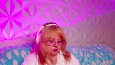 Snapshot of satyn_doll chatting on 10-12-25, 02:10 Gina George online show from 10-12-25, 02:10