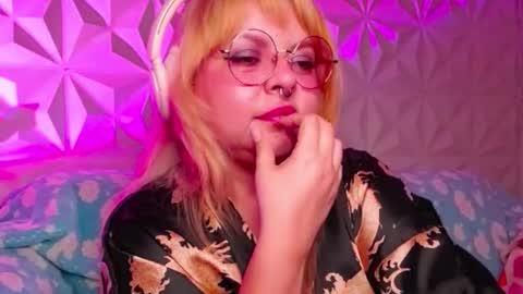 Snapshot of satyn_doll chatting on 10-16-25, 12:00 Gina George online show from 10-16-25, 12:00