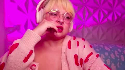 Snapshot of satyn_doll chatting on 10-19-25, 12:44 Gina George online show from 10-19-25, 12:44