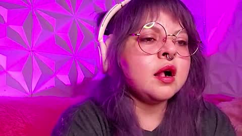 Snapshot of satyn_doll chatting on 10-22-25, 03:18 Gina George online show from 10-22-25, 03:18