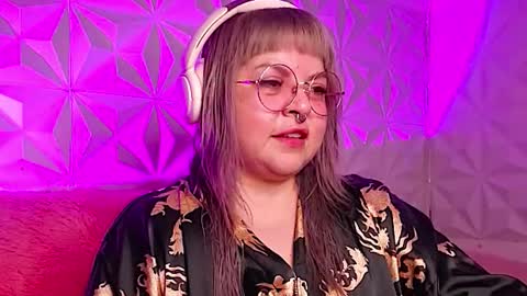 Gina George online show from 11-14-25, 01:04