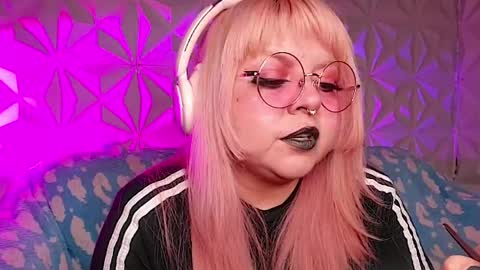 Snapshot of satyn_doll chatting on 04-28-26, 12:53 Gina George online show from 04-28-26, 12:53