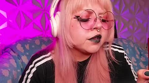 Snapshot of satyn_doll chatting on 04-28-26, 02:27 Gina George online show from 04-28-26, 02:27