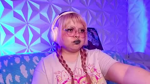 Snapshot of satyn_doll chatting on 04-29-26, 02:37 Gina George online show from 04-29-26, 02:37