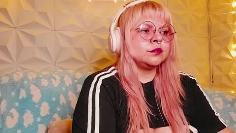 Snapshot of satyn_doll chatting on 05-12-26, 01:14 Gina George online show from 05-12-26, 01:14
