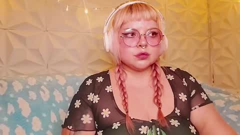 Snapshot of satyn_doll chatting on 05-17-26, 12:30 Gina George online show from 05-17-26, 12:30
