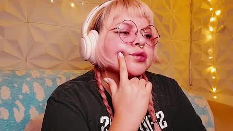 Snapshot of satyn_doll chatting on 05-20-26, 01:34 Gina George online show from 05-20-26, 01:34