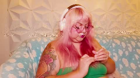 Snapshot of satyn_doll chatting on 06-04-26, 01:44 Gina George online show from 06-04-26, 01:44