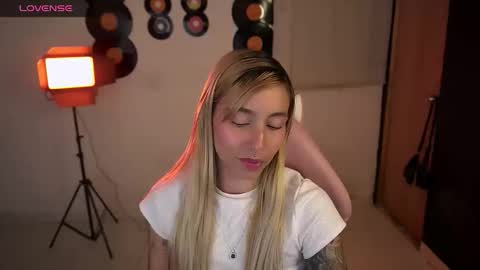 I AM JENN  online show from 04-11-26, 03:44