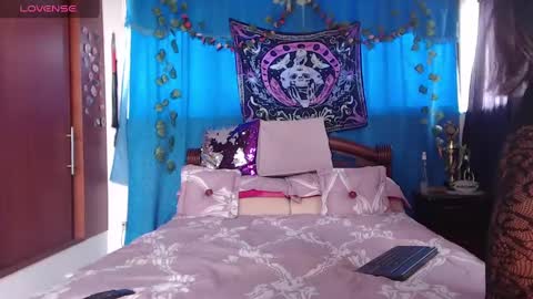 Snapshot of saucy_zaren chatting on 01-07-25, 08:10 Zaren online show from 01-07-25, 08:10