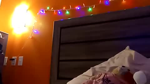 Snapshot of saucybear666 chatting on 02-06-25, 12:00 SnowBunny online show from 02-06-25, 12:00