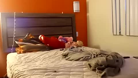 Snapshot of saucybear666 chatting on 03-08-25, 04:12 SnowBunny online show from 03-08-25, 04:12