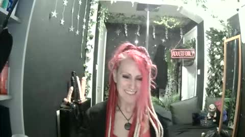 Snapshot of saucysky chatting on 04-26-26, 08:39 SaucySky online show from 04-26-26, 08:39