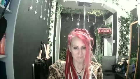 Snapshot of saucysky chatting on 04-27-26, 09:24 SaucySky online show from 04-27-26, 09:24