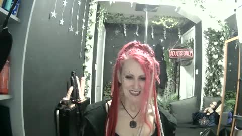 Snapshot of saucysky chatting on 04-28-26, 08:03 SaucySky online show from 04-28-26, 08:03