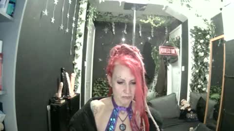 Snapshot of saucysky chatting on 05-16-26, 07:45 SaucySky online show from 05-16-26, 07:45