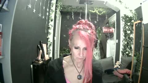 Snapshot of saucysky chatting on 06-14-26, 08:33 SaucySky online show from 06-14-26, 08:33