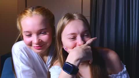 Snapshot of sav_anna chatting on 01-07-25, 06:56 LUNA and ANNA    online show from 01-07-25, 06:56