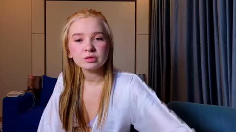 Snapshot of sav_anna chatting on 02-13-25, 05:44 LUNA and ANNA    online show from 02-13-25, 05:44