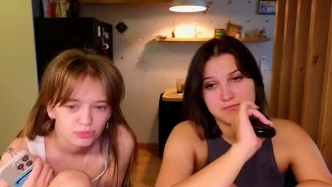 Snapshot of sav_anna chatting on 09-18-25, 01:46 LUNA and ANNA    online show from 09-18-25, 01:46