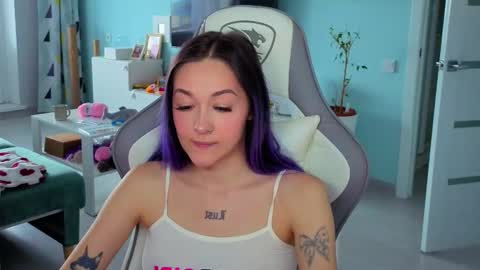 Snapshot of savage_lust_ chatting on 05-06-26, 03:02 Ariel online show from 05-06-26, 03:02