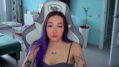 Snapshot of savage_lust_ chatting on 05-14-26, 03:35 Ariel online show from 05-14-26, 03:35