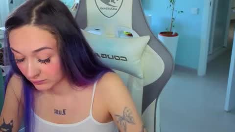 Snapshot of savage_lust_ chatting on 05-15-26, 03:35 Ariel online show from 05-15-26, 03:35