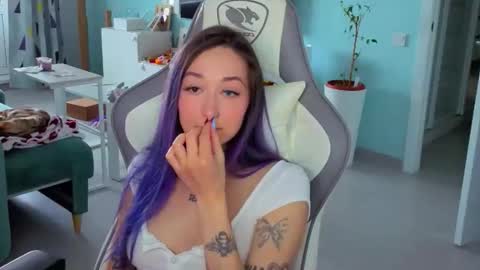 Snapshot of savage_lust_ chatting on 05-16-26, 05:04 Ariel online show from 05-16-26, 05:04