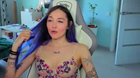 Snapshot of savage_lust_ chatting on 06-05-26, 03:57 Ariel online show from 06-05-26, 03:57