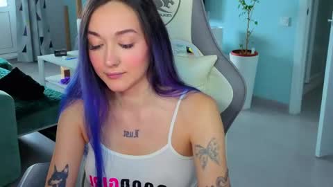 Snapshot of savage_lust_ chatting on 06-12-26, 03:38 Ariel online show from 06-12-26, 03:38