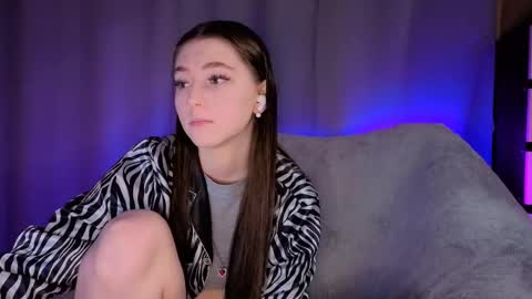 Snapshot of savannasotos chatting on 05-05-26, 10:18 Sophie online show from 05-05-26, 10:18