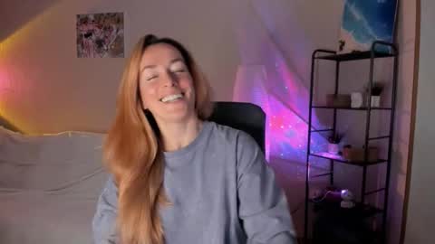 Snapshot of save_the_qween chatting on 10-25-25, 10:01 save the qween online show from 10-25-25, 10:01